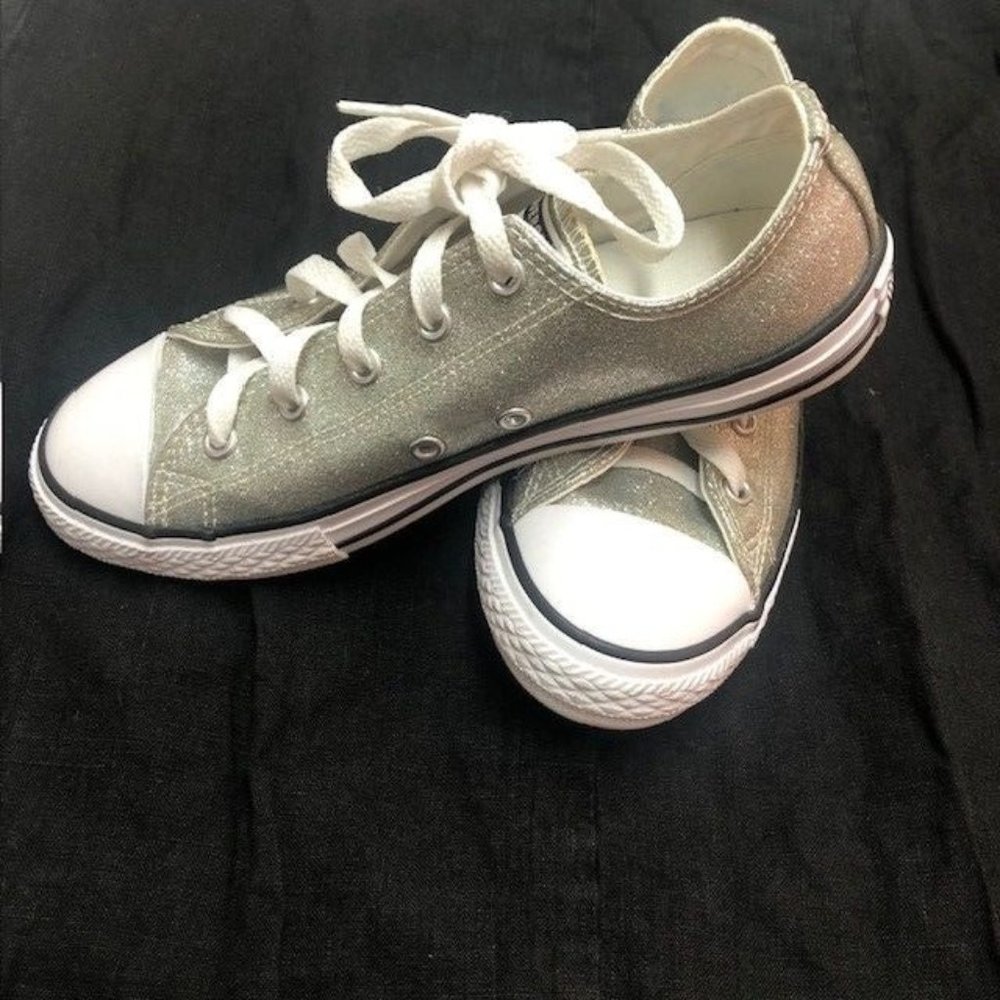 Junior Converse All-Star Chuck Taylor Silver Glitter Low Sneakers [641727C]‎